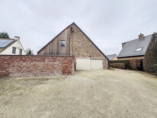 Ruime villa met zwembad op een rustige locatie