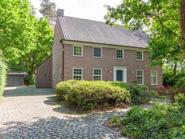 Ruime villa nabij centrum Zandhoven