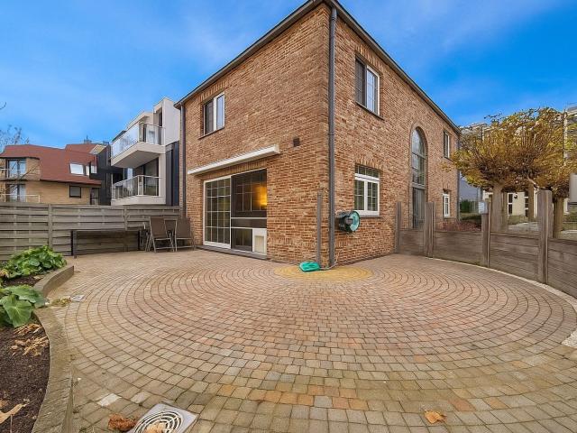 Ruime villa nabij de Zeedijk en het strand