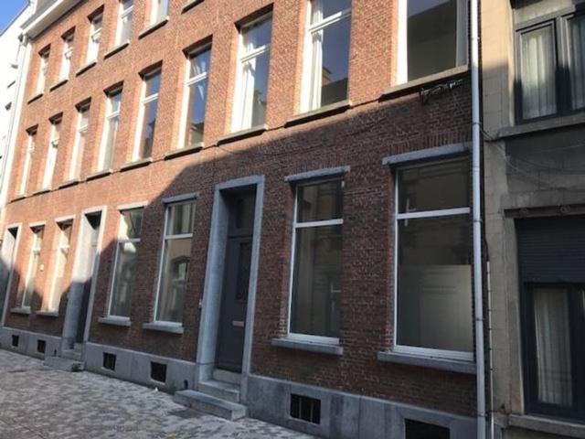 Ruime woning 3 SLK met terras en 1 autostaanplaats