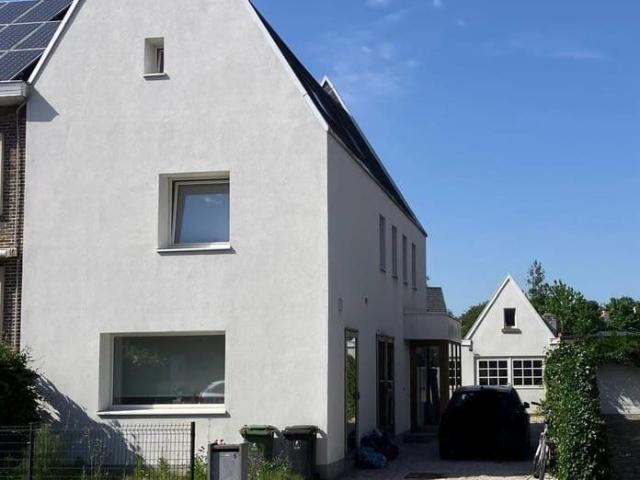 Ruime woning 4slpk Zwijnaarde met tuin en terras