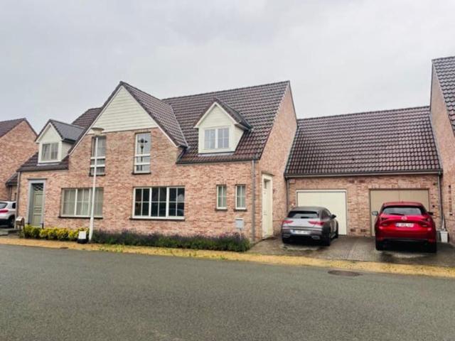 Ruime woning in rustige omgeving Aalst!