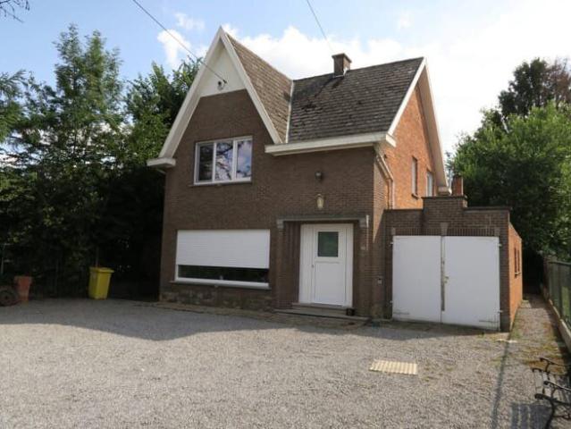 Ruime woning met omheinde tuin