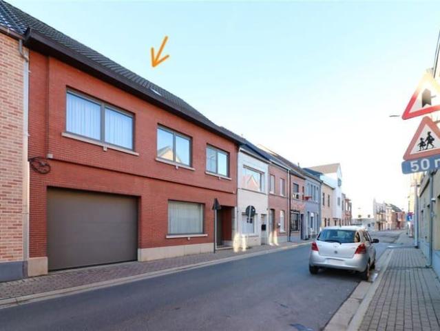 Ruime woning met drie slaapkamers en gezellige koer