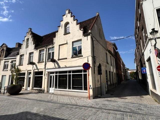 RUIME WONING met GARAGE te BRUGGE