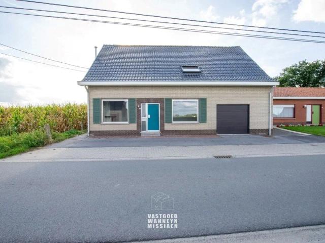 Ruime woning met grote tuin, garage en 2/3 slaapkamers
