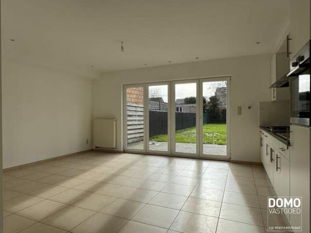 Ruime woning met tuin, garage en 3 slaapkamers vlakbij cent