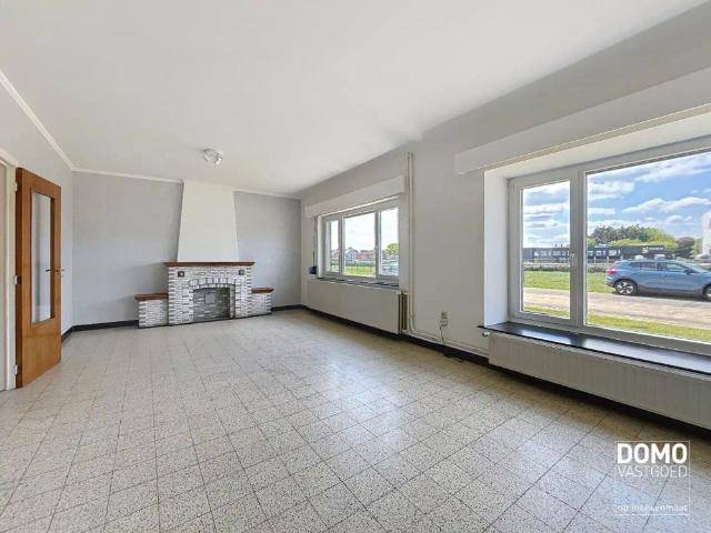 RUIME WONING MET TUIN, GARAGE & 3 SLAAPKAMERS RUSTIG GELEGEN LANGS HET KANAAL MET EPC C TE BERINGEN