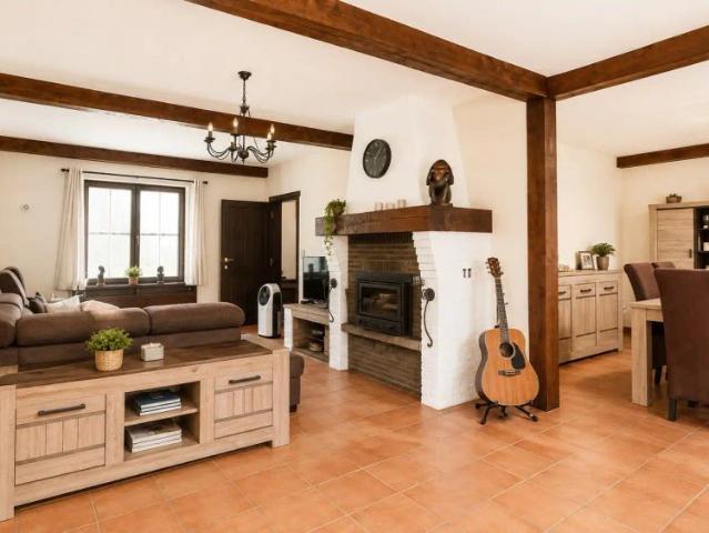 Ruime woning met tuin te Zele