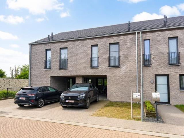 Ruime woning met vier slaapkamers centrum Tielt!