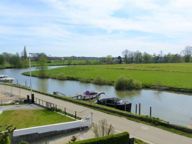 Ruime woning met zonnige tuin op UNIEKE LIGGING!
