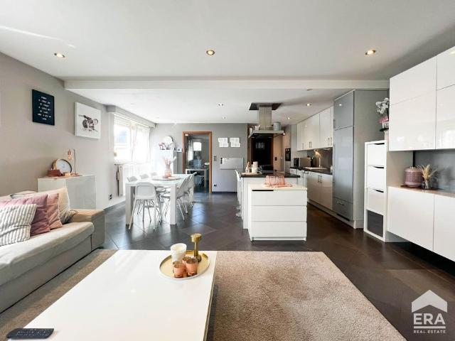 Ruime woning met 2slp, veranda en tuin in Alken