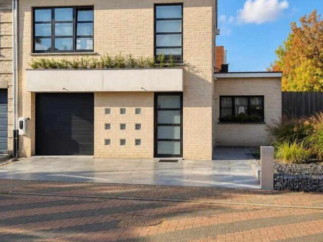 Ruime woning met 3 slaapkamers en terras