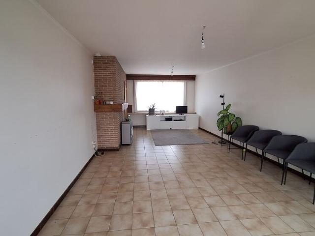 Ruime woning met 3 slaapkamers, tuin en garage in Abele