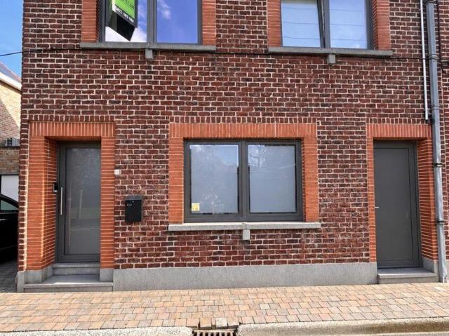 RUIME WONING MET 3 SLPK EN ZONNIGE TUIN