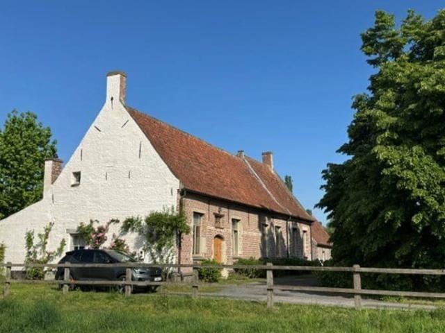 Ruime woning met 4 slaapkamers Bosseveerhoeve Destelbergen