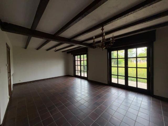 Ruime woning met 4 slaapkamers, garage en tuin