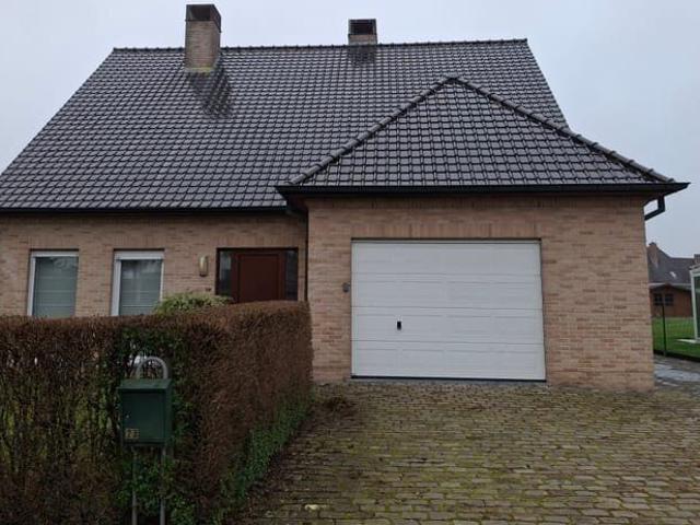 Ruime woning met 4 slaapkamers in Beernem