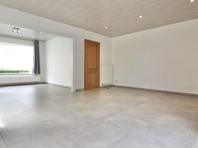 Ruime woning met 4 slpk, tuin en garage voor 1.100 EUR/mnd