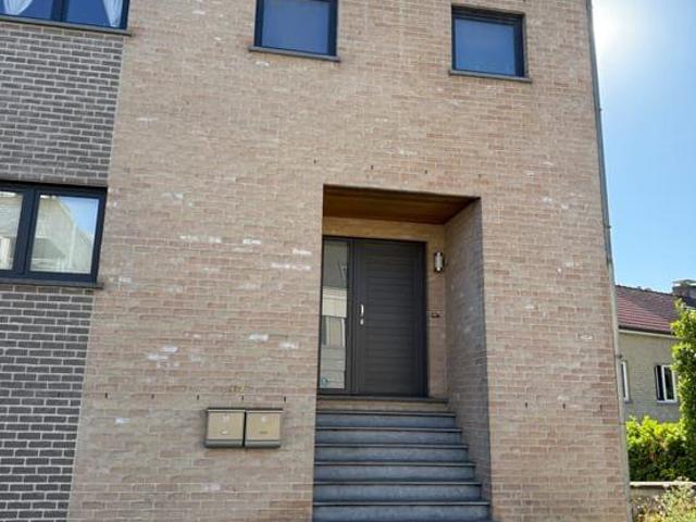 Ruime woning met 5 slaapkamers in Zellik