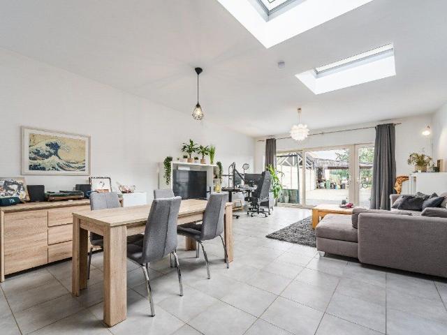 Ruime woning te huur in Schoonaarde met tuin