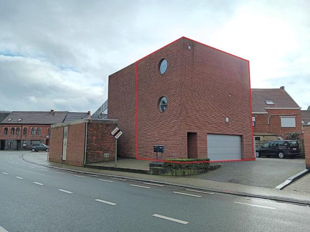 Ruime woning te huur met grote garage en centrale ligging