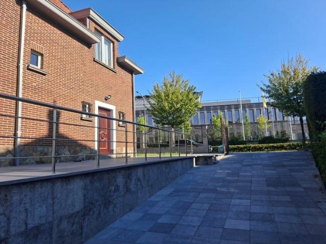 Ruime woning te huur Strategische ligging,rustige omgeving