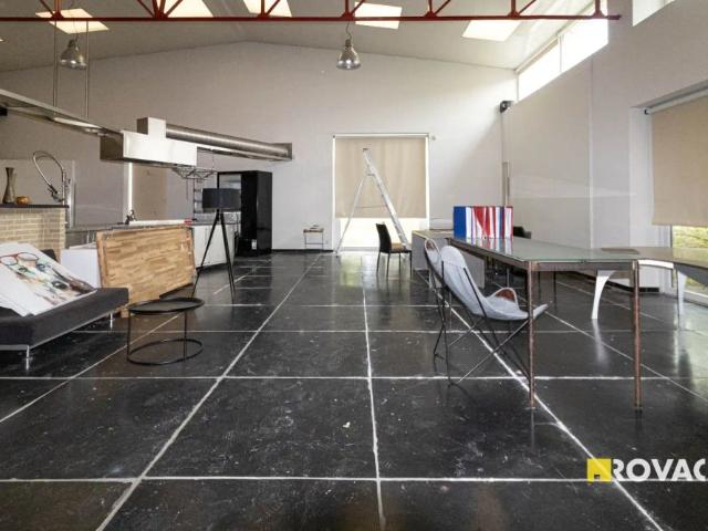 Ruime alleenstaande loftwoning met garage/opslagplaats
