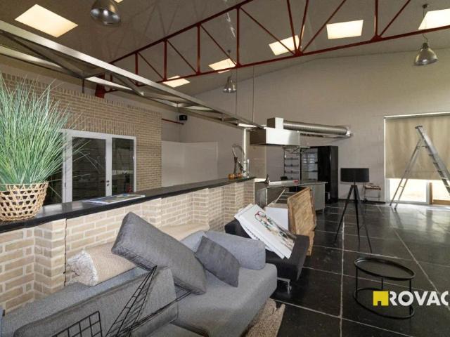 Ruime alleenstaande loftwoning met garage/opslagplaats