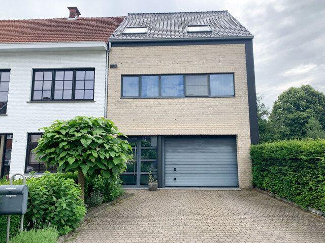 Ruime bel étagewoning met stadstuin en garage in Turnhout