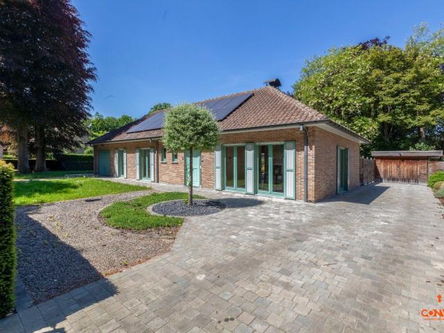 Ruime bungalow omgeven door groen in rustige woonwijk