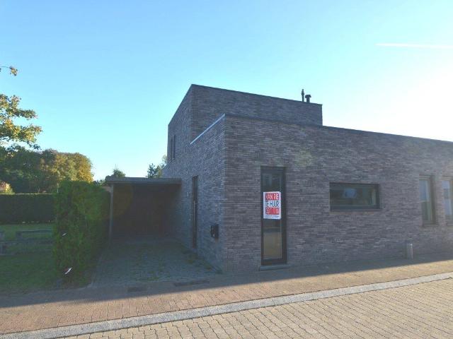 Ruime centrumwoning met tuin en carport