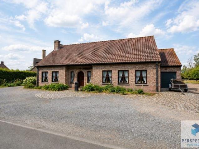 Ruime charmante villa met 4 GROTE slaapkamers, garage, t.