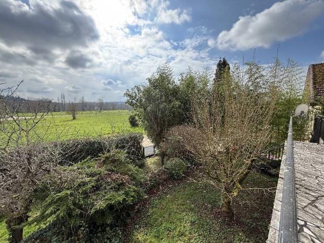 Ruime dorpswoning van 160 m² met tuin Dit gezinshuis uit. 160m² Le Bugue
