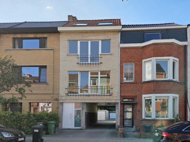 RUIME EN INSTAPKLARE BEL ETAGE WONING TE HUUR IN GENTBRUGGE