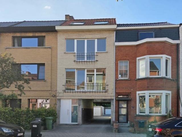 RUIME EN INSTAPKLARE BEL ETAGE WONING TE HUUR IN GENTBRUGGE
