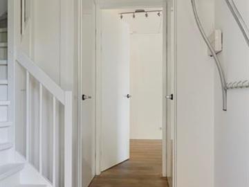 Ruime en lichte twee onder een kapwoning met