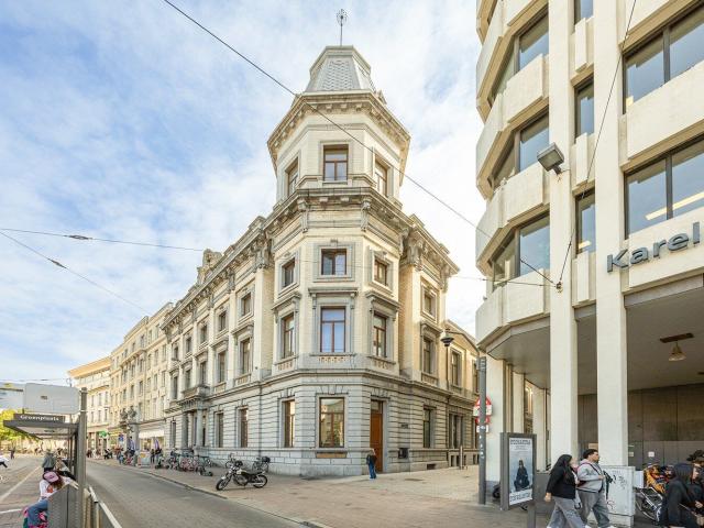 Ruime en lichtrijke duplex met 2 slaapkamers op toplocati.