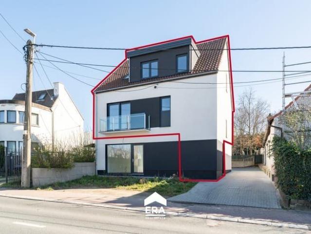 Ruime en lichtrijke woning met 3 slaapkamers