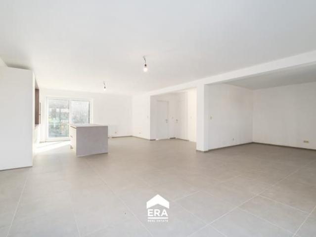 Ruime en lichtrijke woning met 3 slaapkamers