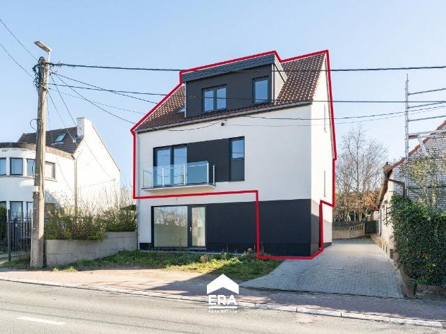 Ruime en lichtrijke woning met 3 slaapkamers