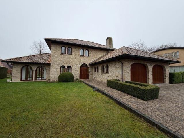 Ruime en rustig gelegen villa te Dikkelvenne