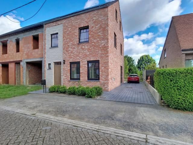 Ruime energiezuinige woning met 4 slaapkamers