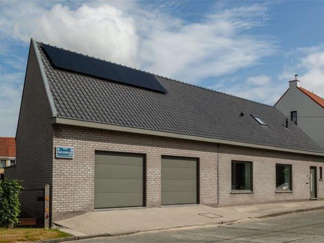Ruime, energiezuinige woning te huur met tuin, dubbele ga.