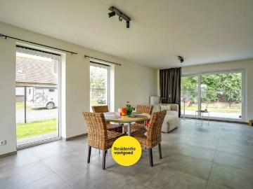 Ruime energiezuinige recente halfopen bebouwing 2024 met inpandige garage op 258m² gelegen te Houthulst