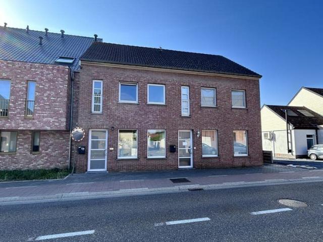 Ruime gerenoveerde halfopen woning te huur in Begijnendijk
