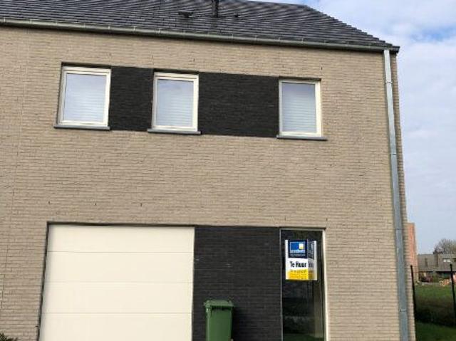 Ruime gezinswoning in nieuwbouwwijk te Oostakker