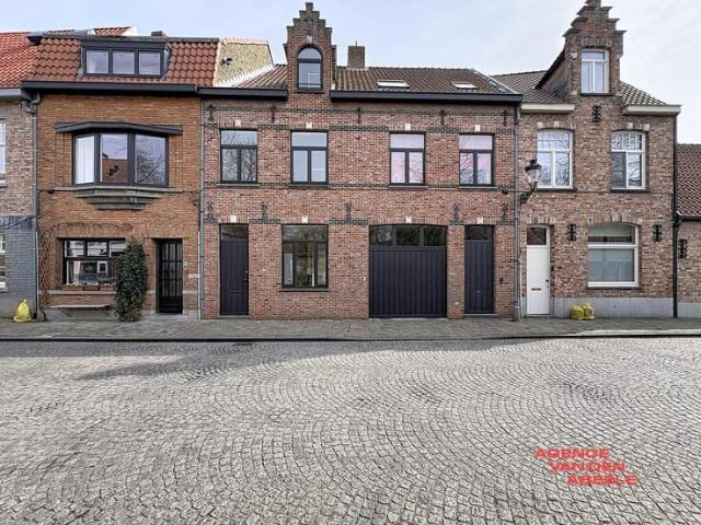 Ruime gezinswoning met stadstuin en 4 slaapkamers in rustige