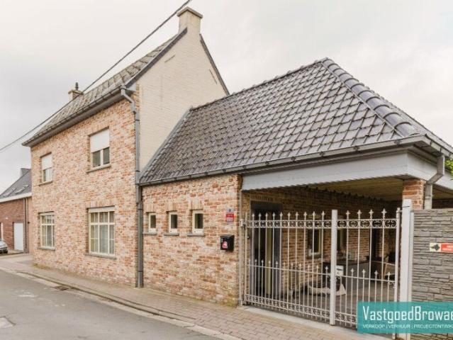 Ruime gezinswoning met twee slaapkamers en tuin