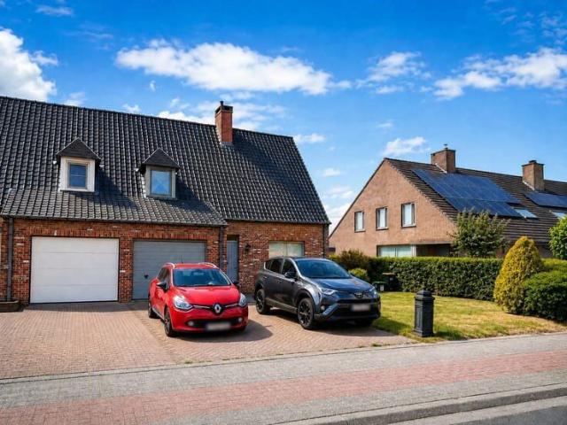 Ruime gezinswoning met zonnige tuin nabij het centrum van T